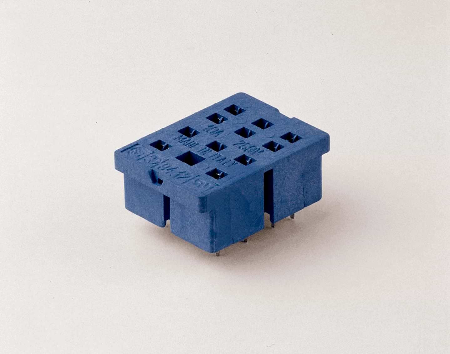 Изображение Finder Розетка для монтажа на плате для реле 55.32; в комплекте металлическая клипса 094.51