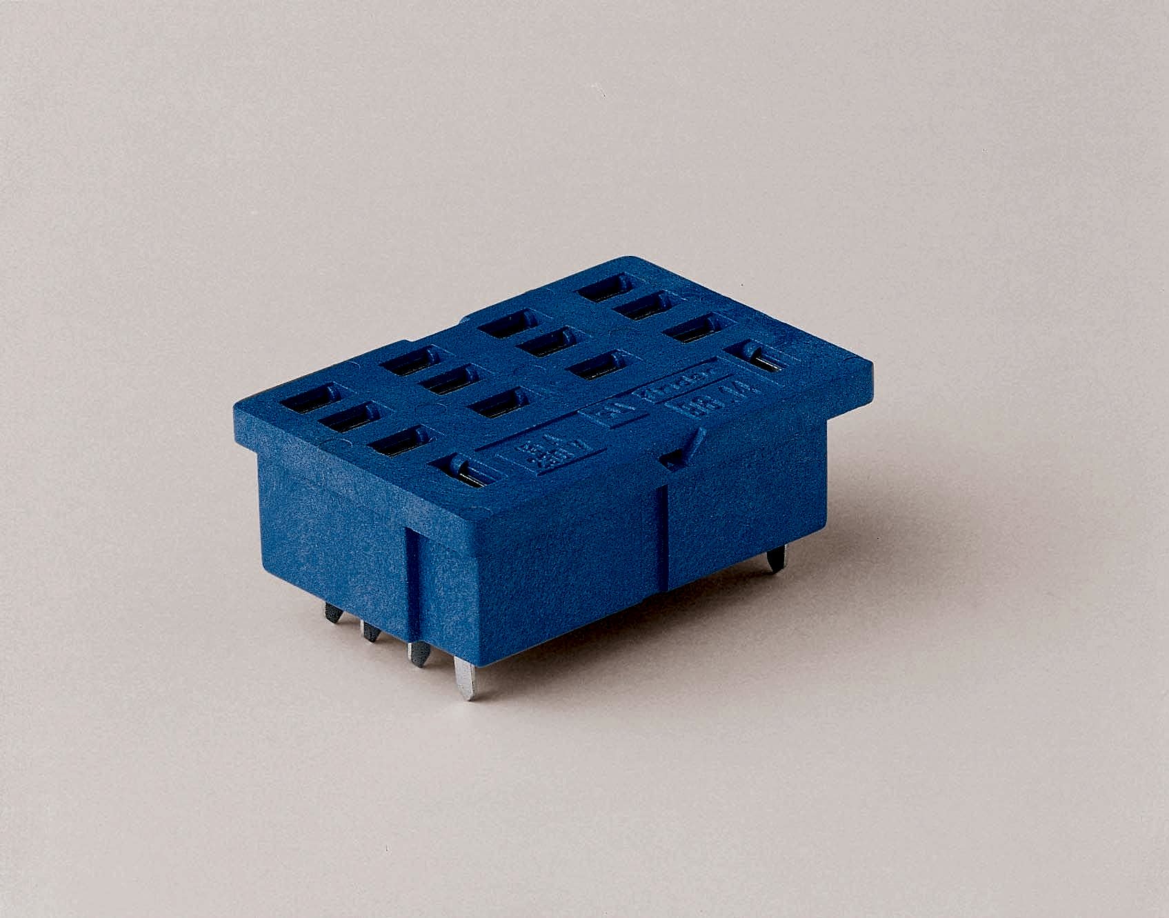 Изображение Finder Розетка для монтажа на плате для реле 56.34; в комплекте металлическая клипса 094.51